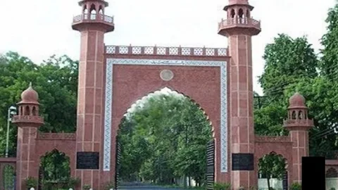 Repuplic Day 2023 : गणतंत्र दिवस पर AMU में लगे अल्लाह हू अकबर के नारे, एक स्टूडेंट सस्पेंड