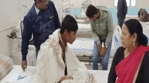 Bihar: 500 लड़कियों के बीच अकेला एग्जाम सेंटर पर पहुंचा एक स्टूडेंट घबराहट में पहुंच गया हॉस्पिटल