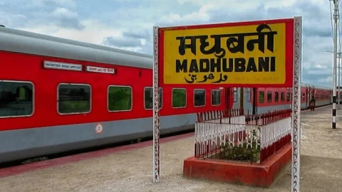 Bihar: मधुबनी जिले में 188 फीट रेल लाइन हो रही थी चोरी, दो RPF अफसर सस्पेंड, एक युवक को अरेस्ट, गया जेल