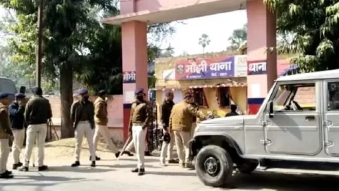 Bihar: छपरा में मॉब लिंचिंग पर बवाल, मुबारकपुर गांव से 25 किलोमीटर दूर तक पुलिस बल तैनात, थानेदार सस्पेंड