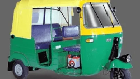 New Delhi: ऑटो और टैक्सी ड्राइवर्स को वर्दी पहनना अनिवार्य, नहीं तो कटेगा 10 हजार का चालान