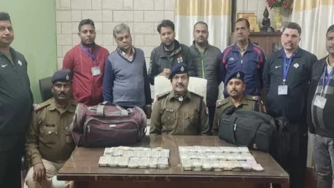 Bihar: हरियाणा के बर्तन व्यवसायी पिता-पुत्र गिरफ्तार, साढ़े 18 लाख रुपये बरामद