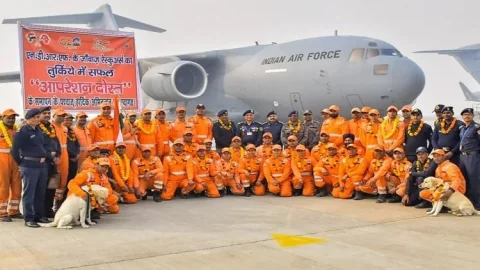 NDRF: भूकंप प्रभावित तुर्किये-सीरिया से सफल ऑपरेशन के बाद इंडिया लौटी NDRF टीम, हिंडन एयरपोर्ट पर स्वागत