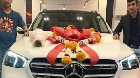 MBA चायवाला ने खरीदी एक करोड़ की Merecedes-Benz GLE, 