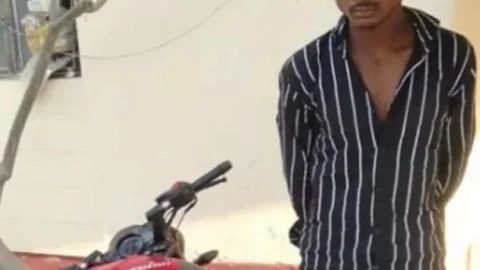 Bihar: रोहतास में शिवसागर थानाध्यक्ष का बड़ा एक्शन,  बाइक चोर को खेत में चार किलोमीटर दौड़ाकर पकड़ा