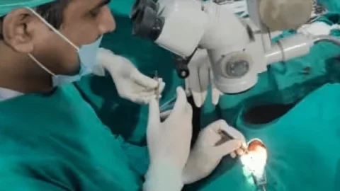 Bihar: मोतियाबिंद के ऑपरेशन के दौरान 70 साल के बुजुर्ग गाने लगे गाना, बहारों फूल बरसाओ मेरा महबूब आया है... 