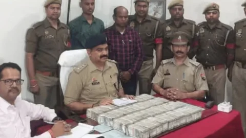 Uttar Pradesh : रेल पैसेंजर के पिट्ठू बैग में मिला एक करोड़ रुपया, वाराणसी से जा रहे थे धनबाद