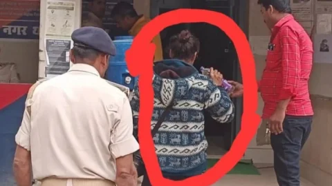 Bihar : कश्मीर में एनकाउंटर में मारे गये कुख्यात आतंकी का बेटा कटिहार में  रेकी करते अरेस्ट, पुलिस व खुफिया एजेंसी कर रही है पूछताछ