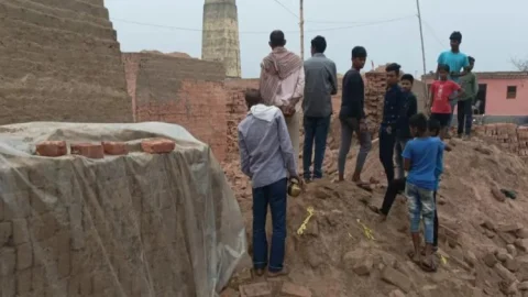 Bihar: पटना के मनेर में ईंट भट्ठे की दीवार गिरने से सात लोग दबे, चार महिलाओं की मौत