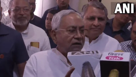 Bihar में हिंसा पर CM नीतीश कुमार बोले- किसी ने कुछ गड़बड़ किया है