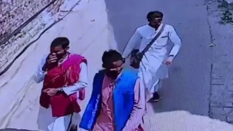 Muzaffarpur: साधु के वेश में तीन बदमाशों ने सास-बहू को ठगा, तंत्र-मंत्र के नाम पर बेहोश कर ले उड़े ज्वेलरी