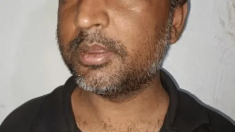 Darbhanga: वाइफ के बुलाने पर मुंबई से प्लेन से आया मजदूर, मां के पेट में घोंपे चाकू, हालत गंभीर