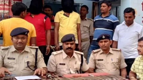 Bihar: बांका के शंभुगंज में मिनीगन फैक्ट्री  का पर्दाफाश, पांच अरेस्ट, आर्म्स व जिंदा कारतूस बरामद