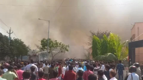 Bihar : पटना के झुग्गियों में लगी भीषण आग, 100 से अधिक झोपड़ियां खाक