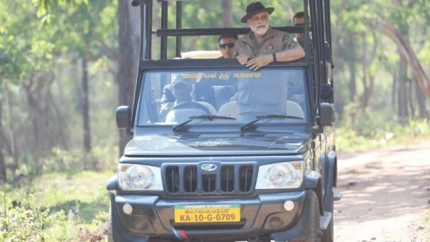 आनंद महिंद्रा ने शेयर की PM नरेंद्र मोदी की फोटो, कहा - ये है बांदीपुर यात्रा की सबसे अच्छी फोटो