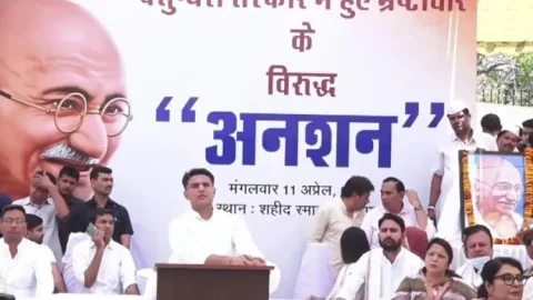 Rajasthan : सचिन पायलट का अपनी सरकार के खिलाफ अनशन,पोस्टर्स में राहुल-सोनिया नहीं, सिर्फ गांधी की फोटो