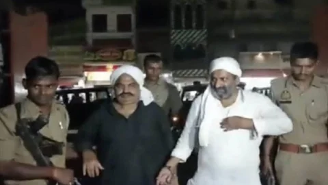 Uttar Pradesh : STF ने Atique Ahmed को साथ ले कौशांबी व प्रयागराज में मारे रेड, आर्म्स का जखीरा बरामद