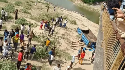 Uttar Pradesh: शाहजहांपुर जिले में बड़ा हादसा: पुल से नीचे गिरी ट्रॉली,11 लोगों की मौत, 31 घायल