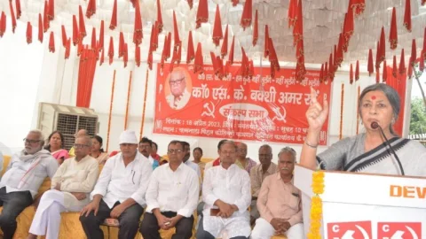 Dhanabad: क्रिमिनल के लिए जेल व कोर्ट है, गोली मार देने की छूट नहीं : वृंदा करात