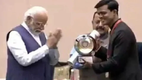 Civil Service Day 2023 : गुमला डीसी को सिविल सर्विस डे पर मिला एक्सीलेंस अवार्ड, PM नरेंद्र मोदी ने किया सम्मानित