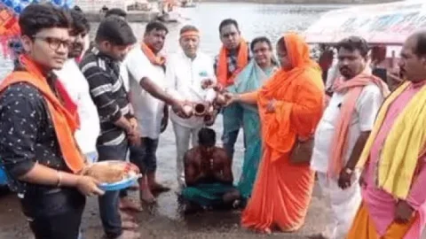 Madhya Pradesh : प्रेमिका के लिए मुस्लिम युवक ने अपनाया हिन्दू धर्म, अख्लिम अंसारी बन गया हर्ष आर्य