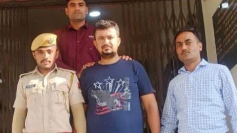 Rajasthan: मकान मालिक ने किरायेदार लड़कियों के कमरे और बाथरूम में लगाये थे कैमरे, मोबाइल में देखता वीडियो