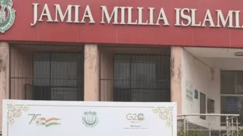 Jamia Millia Islamia University violence case : 15 स्टूडेंट्स के खिलाफ सख्त एक्शन, तीन छात्र निष्कासित