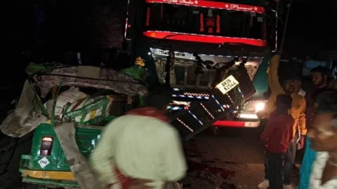 Bihar: अरवल में पटना-औरंगाबाद NH पर ट्रक ने ऑटो को मारा टक्कर, महिला-बच्चेे समेत पांच की मौत
