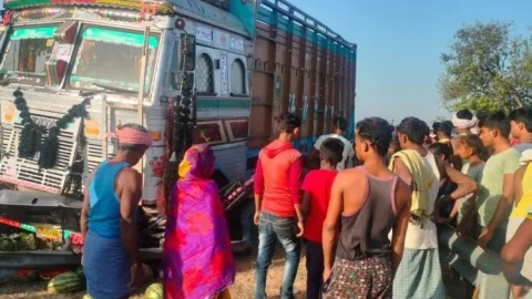 Bihar: मुजफ्फरपुर में अनकंट्रोल ट्रक ने आधा दर्जन लोगों को रौंदा, तीन की मौके पर ही मौत, एक की हालत गंभीर