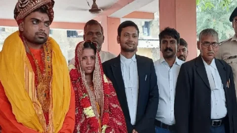 Sitamarhi कोर्ट कैंपस में हथकड़ी पहने दुल्हे ने लिये सात फेरे, दुल्हन की मांग में भरा सिंदूर