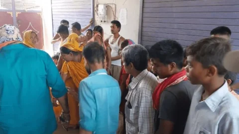 Bihar : मुजफ्फरपुर में युवक की दिनदहाड़े मर्डर, घर के दरवाजे पर क्रिमिनलों ने की ताबड़तोड़ फायरिंग