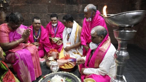 Jharkhand: प्रसिडेंट द्रौपदी मुर्मू ने की बाबा बैद्यनाथ की पूजा