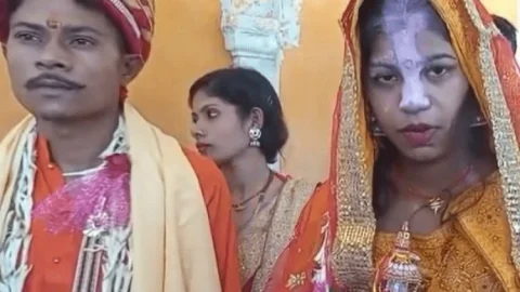 Bageshwar Baba से प्रेरणा लेकर नौशीन ने सनातन धर्म अपनाया,  गंगा नहाकर छोड़ा इस्लाम, मंदिर में रचायी शादी