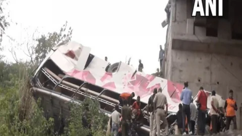 Jammu Bus Accident:  Bihar के लखीसराय वैष्णो देवी जा रही बस खाई में गिरी, 10 लोगों की मौत, 20 घायल