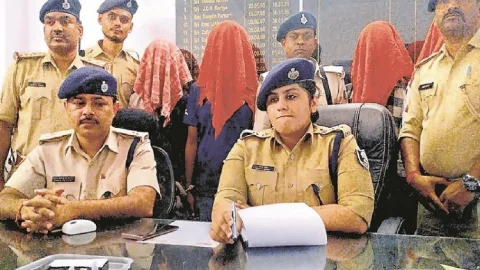 Bihar: गर्लफ्रेंड की डिमांड पूरी करने के लिए दो भाइयों ने शुरू किया अवैध शराब व लूटपाट का काम, चार अरेस्ट