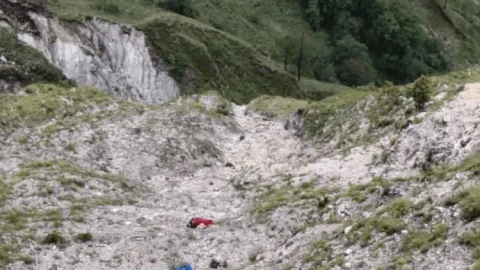 Uttarakhand : पिथौरागढ़ में मंदिर जा रहे श्रद्धालुओं की जीप 600 मीटर गहरी खाई में गिरी जीप, नौ लोगों की मौत