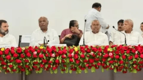 Patna Opposition Meeting : विपक्षी दलों की बैठक मंथन पूरा, मिलकर चुनाव लड़ेंगे, हर स्टेट की अलग रणनीति बनेगी