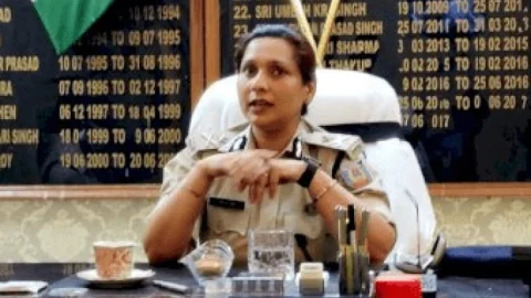 Jharkhand:  ADG प्रिया दूबे ने DGP के निर्देश को ठुकराया – कहा, थानों में महिला सिपाही नहीं करेंगी मुंशी का काम