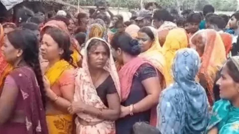 Bihar : बेतिया में चाचा ने भतीजे का चाकू से गर्दन काटा, पिता सहित पांच लोग घायल