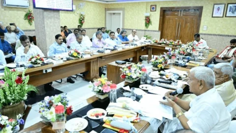 धनबाद रेल मंडल संसदीय समिति की बैठक,सांसदों ने पैसेंजर सुविधाओं में बढ़ोतली को ले दिये कई सुझाव