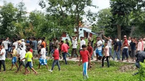 Bihar : कटिहार में बिजली को लेकर प्रदर्शन कर रहे लोगों पर पुलिस फायरिंग, दो की मौत, एक गंभीर, विरोध में पथराव