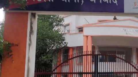 Dhanbad : जिला उपभोक्ता आयोग ने दिया सरायढेला थाना प्रभारी का वेतन रोकने का आदेश