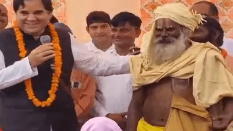 Uttar Pradesh: साधु का फोन बजा तो वरुण गांधी ने कसा तंज, कहा-'पता नहीं महाराज जी कब मुख्यमंत्री बन जाएं', 
