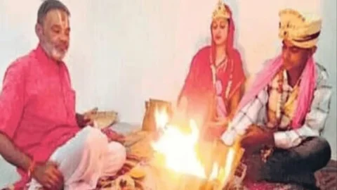 Uttar Pradesh: इकरा से प्रीति बनी मुस्लिम युवती, आकाश संग लिए सात फेरे, लव में दोनों ने छोड़ा घर