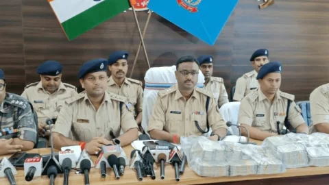 Jharkhand : गिरिडीह में पांच करोड़ रुपये लूट मामले का मास्टरमाइंड गुलाब साह समेत दो अरेस्ट, 77 लाख कैश बरामद