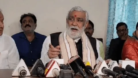 Dhanbad : 2024 का चुनाव सनातनियों और भ्रष्टाचारियों के बीच : अश्विनी चौबे