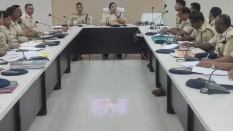 Jharkhand : पलामू में उग्रवादियों के खिलाफ चलेगा स्पेशल ऑपरेशन, एसपी ने क्राइम मीटिंग में दिये दिशा-निर्देश