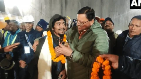 Uttarakhand Tunnel Rescue : मौत को मात देकर 17वें दिन सुरक्षित बाहर निकले 41मजदूर