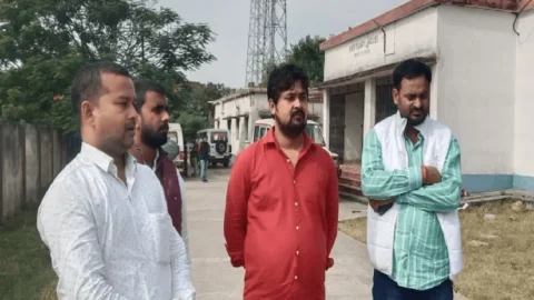 Dhanbad:अमन सिंह की बॉडी देख फफक कर रो पड़े पिता और भाई, कहा- सुनियोजित तरीके से मर्डर की गई