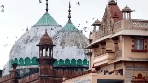 Krishna Janmabhoomi Case: मथुरा ईदगाह सर्वे रोकने से सुप्रीम कोर्ट  का इनकार,मुस्लिम पक्ष की याचिका खारिज